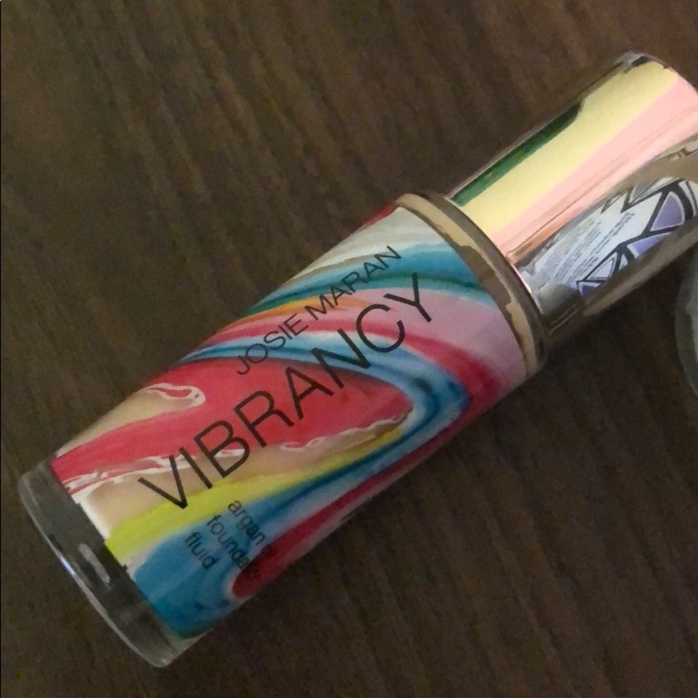 Josie Maran- Vibrancy Argan Oil Foundation